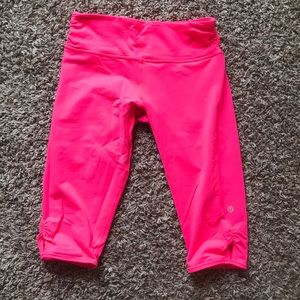 Lululemon above knee crops. Size 8.